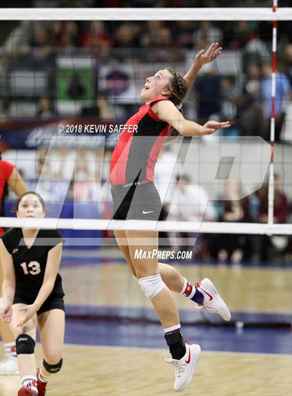 Thumbnail 2 in Kit Carson vs. La Veta (CHSAA 1A Final) photogallery.