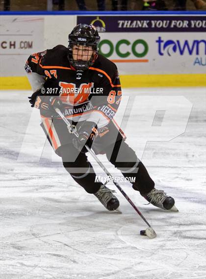 Thumbnail 1 in Williamsville North vs. Mamaroneck  (NYSPHSAA Division I Semifinal) photogallery.