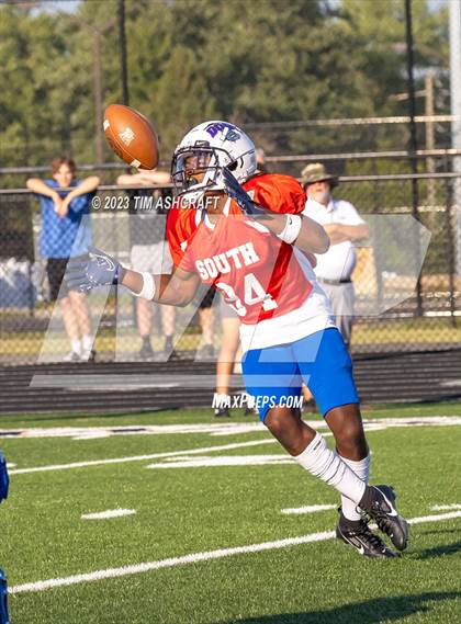 Thumbnail 2 in Murat Shrine North South Football Classic photogallery.