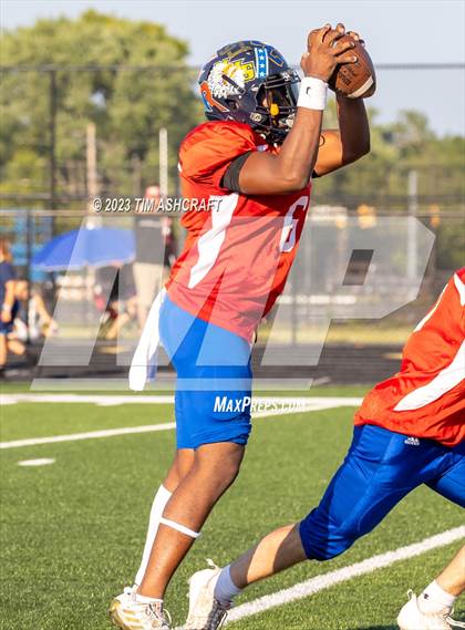 Thumbnail 2 in Murat Shrine North South Football Classic photogallery.