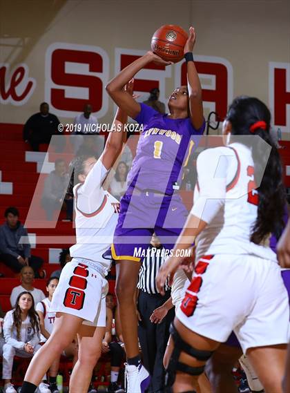 Thumbnail 2 in Lynwood vs. Troy (Battle at the Beach) photogallery.