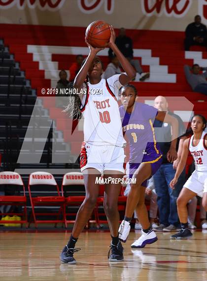 Thumbnail 2 in Lynwood vs. Troy (Battle at the Beach) photogallery.