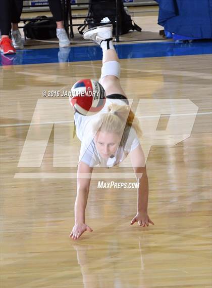 Thumbnail 1 in Menlo School @ Point Loma (CIF State D4 Final) photogallery.