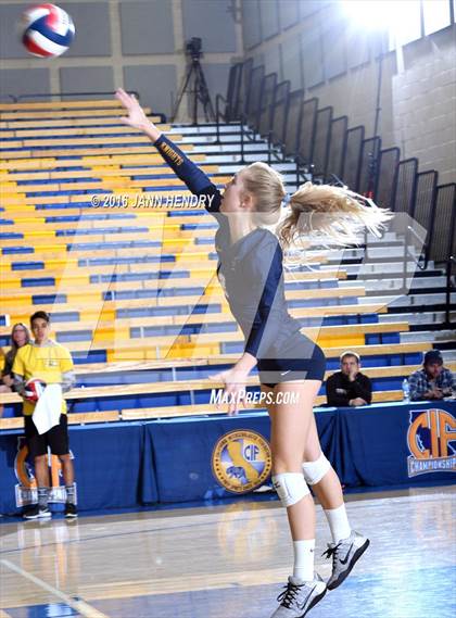 Thumbnail 2 in Menlo School @ Point Loma (CIF State D4 Final) photogallery.