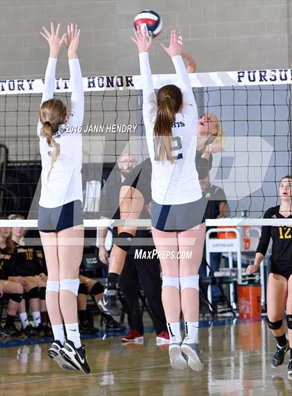 Thumbnail 2 in Menlo School @ Point Loma (CIF State D4 Final) photogallery.
