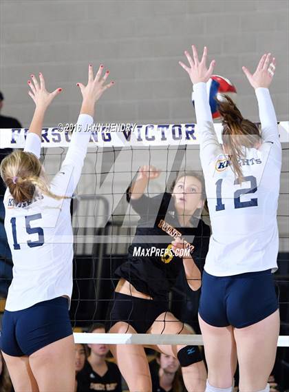 Thumbnail 2 in Menlo School @ Point Loma (CIF State D4 Final) photogallery.