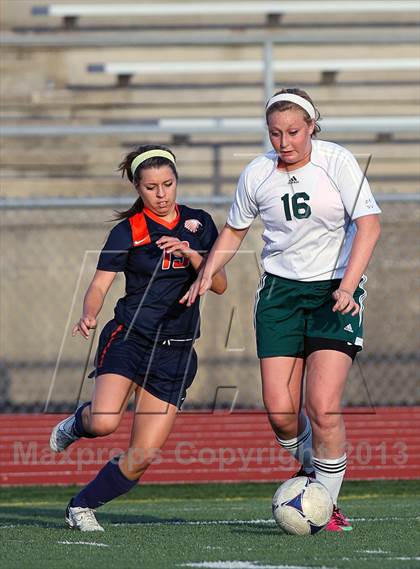 Thumbnail 2 in Olathe East vs. South photogallery.