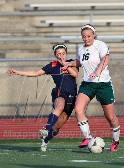 Thumbnail 3 in Olathe East vs. South photogallery.