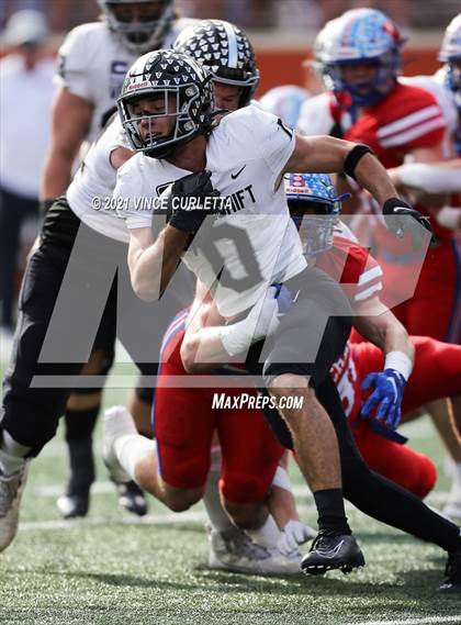 Thumbnail 2 in Westlake vs. Vandegrift (UIL 6A D2 Quarterfinal Playoff) photogallery.