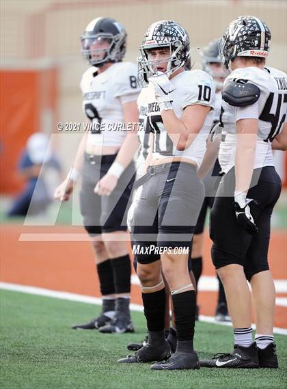 Thumbnail 1 in Westlake vs. Vandegrift (UIL 6A D2 Quarterfinal Playoff) photogallery.
