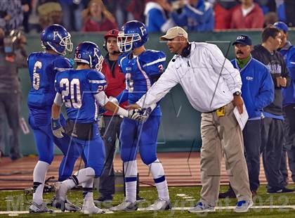 Thumbnail 2 in Folsom vs. De La Salle (CIF NorCal Regional Open Division Final) photogallery.