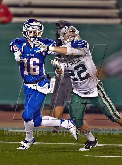 Thumbnail 2 in Folsom vs. De La Salle (CIF NorCal Regional Open Division Final) photogallery.