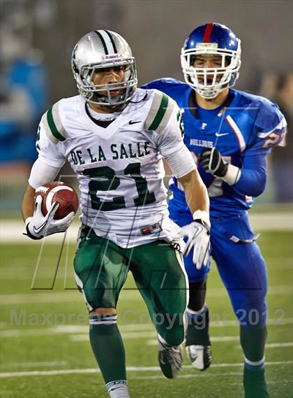 Thumbnail 2 in Folsom vs. De La Salle (CIF NorCal Regional Open Division Final) photogallery.