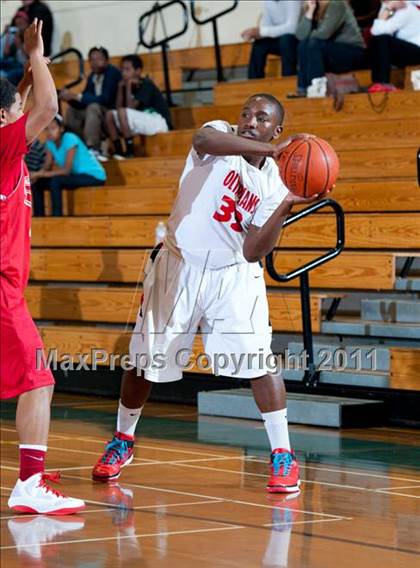 Thumbnail 1 in Leuzinger vs Burroughs (Santa Barbara Holiday Classic) photogallery.
