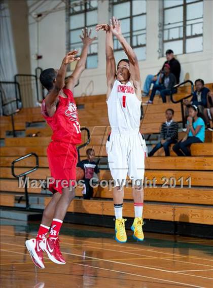 Thumbnail 3 in Leuzinger vs Burroughs (Santa Barbara Holiday Classic) photogallery.