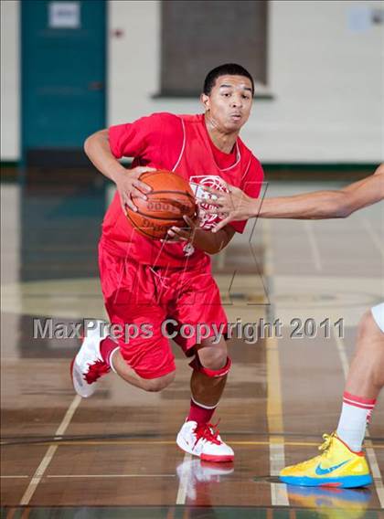 Thumbnail 2 in Leuzinger vs Burroughs (Santa Barbara Holiday Classic) photogallery.