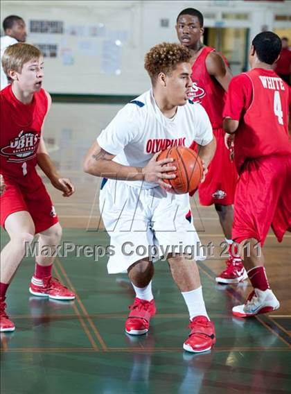 Thumbnail 1 in Leuzinger vs Burroughs (Santa Barbara Holiday Classic) photogallery.