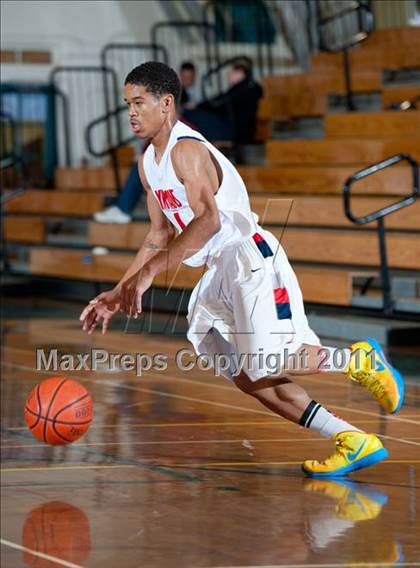 Thumbnail 1 in Leuzinger vs Burroughs (Santa Barbara Holiday Classic) photogallery.