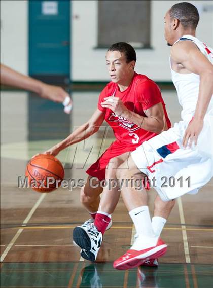 Thumbnail 2 in Leuzinger vs Burroughs (Santa Barbara Holiday Classic) photogallery.