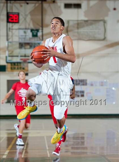 Thumbnail 2 in Leuzinger vs Burroughs (Santa Barbara Holiday Classic) photogallery.