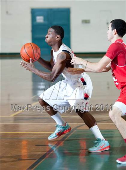 Thumbnail 3 in Leuzinger vs Burroughs (Santa Barbara Holiday Classic) photogallery.