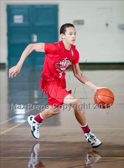 Thumbnail 2 in Leuzinger vs Burroughs (Santa Barbara Holiday Classic) photogallery.