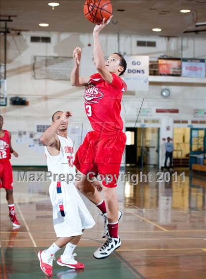 Thumbnail 3 in Leuzinger vs Burroughs (Santa Barbara Holiday Classic) photogallery.