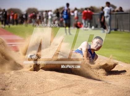 Thumbnail 2 in West Texas Relays photogallery.