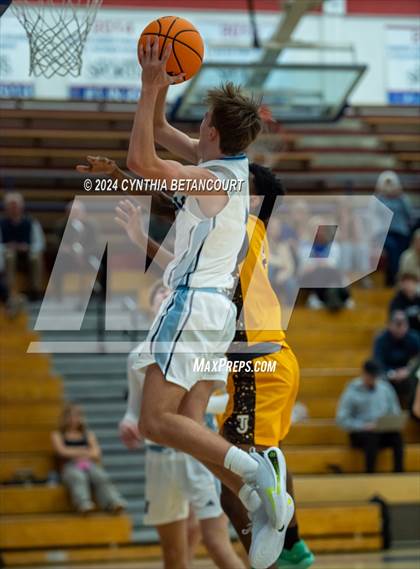Thumbnail 3 in Valor Christian vs Thomas Jefferson photogallery.