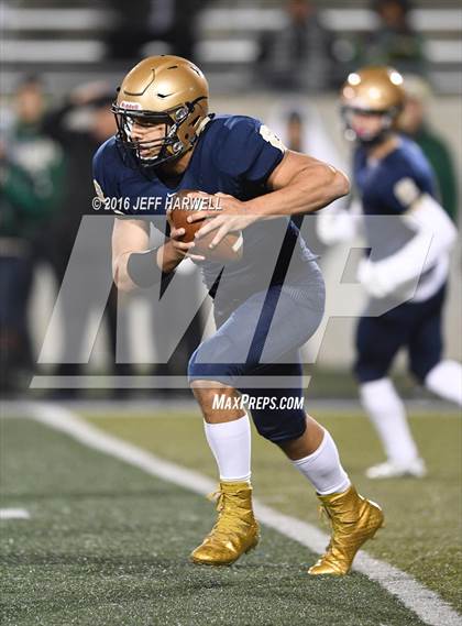 Thumbnail 1 in St. Vincent-St. Mary vs. Archbishop Hoban (OHSAA Division III Region 9 Semifinal) photogallery.