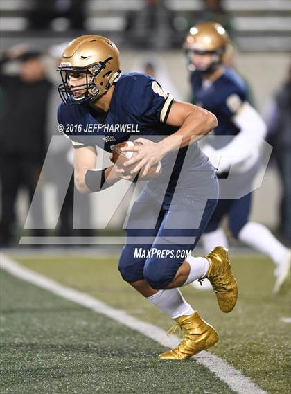 Thumbnail 3 in St. Vincent-St. Mary vs. Archbishop Hoban (OHSAA Division III Region 9 Semifinal) photogallery.
