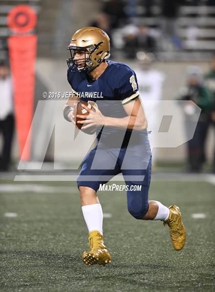 Thumbnail 3 in St. Vincent-St. Mary vs. Archbishop Hoban (OHSAA Division III Region 9 Semifinal) photogallery.