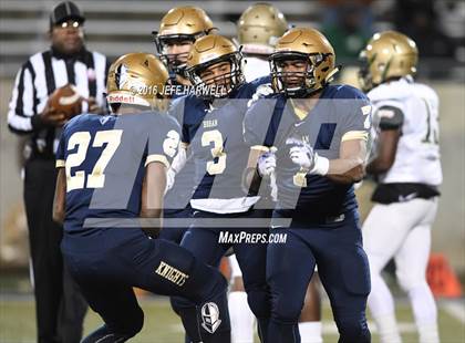 Thumbnail 3 in St. Vincent-St. Mary vs. Archbishop Hoban (OHSAA Division III Region 9 Semifinal) photogallery.