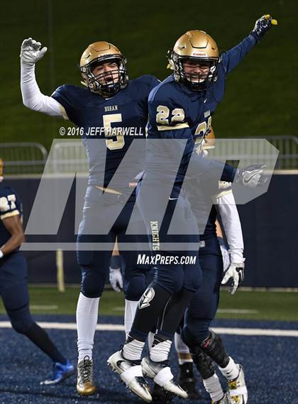 Thumbnail 1 in St. Vincent-St. Mary vs. Archbishop Hoban (OHSAA Division III Region 9 Semifinal) photogallery.
