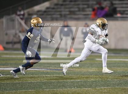 Thumbnail 1 in St. Vincent-St. Mary vs. Archbishop Hoban (OHSAA Division III Region 9 Semifinal) photogallery.