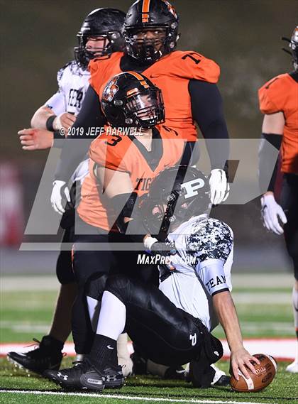 Thumbnail 3 in Washington vs. Perry (OHSAA D2 Regional Semifinal) photogallery.