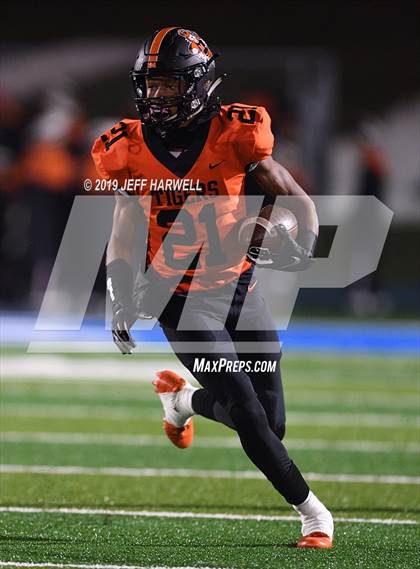 Thumbnail 3 in Washington vs. Perry (OHSAA D2 Regional Semifinal) photogallery.