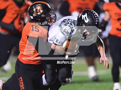 Thumbnail 1 in Washington vs. Perry (OHSAA D2 Regional Semifinal) photogallery.