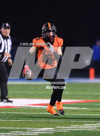 Thumbnail 3 in Washington vs. Perry (OHSAA D2 Regional Semifinal) photogallery.