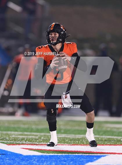 Thumbnail 3 in Washington vs. Perry (OHSAA D2 Regional Semifinal) photogallery.