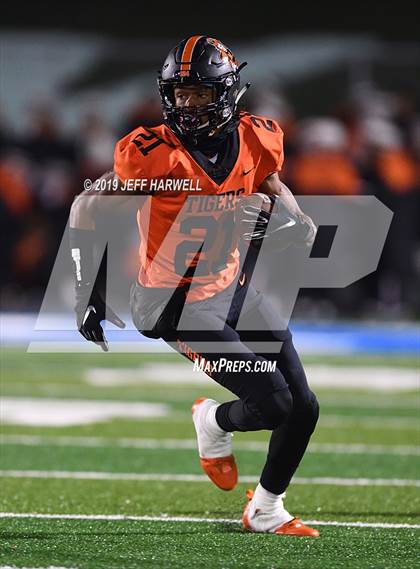 Thumbnail 1 in Washington vs. Perry (OHSAA D2 Regional Semifinal) photogallery.