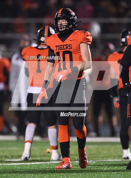 Thumbnail 2 in Washington vs. Perry (OHSAA D2 Regional Semifinal) photogallery.