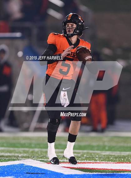 Thumbnail 2 in Washington vs. Perry (OHSAA D2 Regional Semifinal) photogallery.