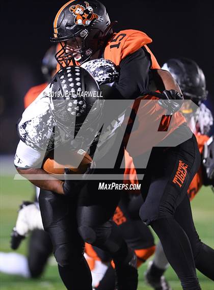 Thumbnail 2 in Washington vs. Perry (OHSAA D2 Regional Semifinal) photogallery.