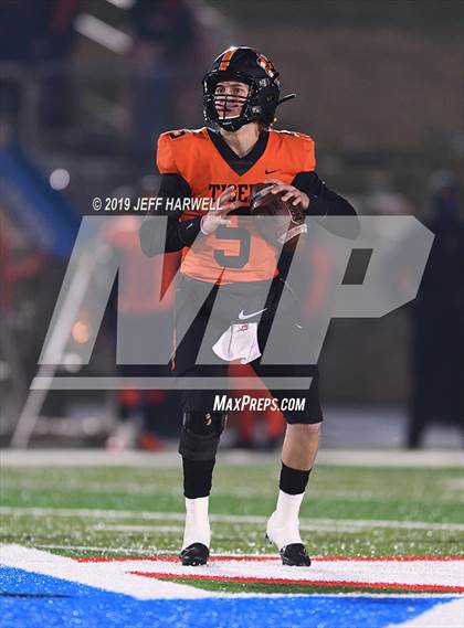 Thumbnail 3 in Washington vs. Perry (OHSAA D2 Regional Semifinal) photogallery.