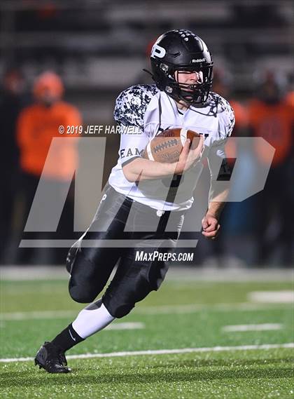 Thumbnail 2 in Washington vs. Perry (OHSAA D2 Regional Semifinal) photogallery.