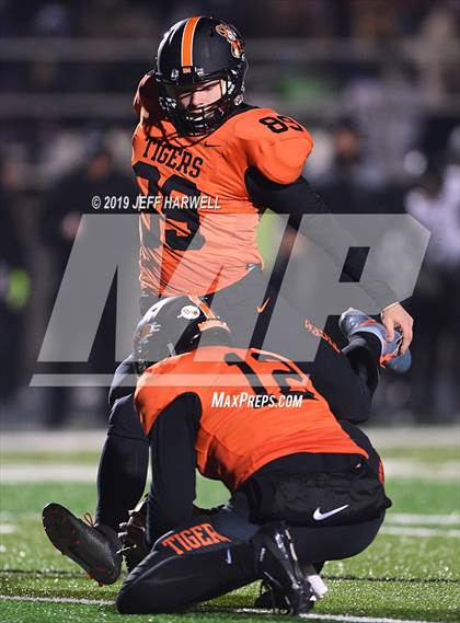 Thumbnail 1 in Washington vs. Perry (OHSAA D2 Regional Semifinal) photogallery.