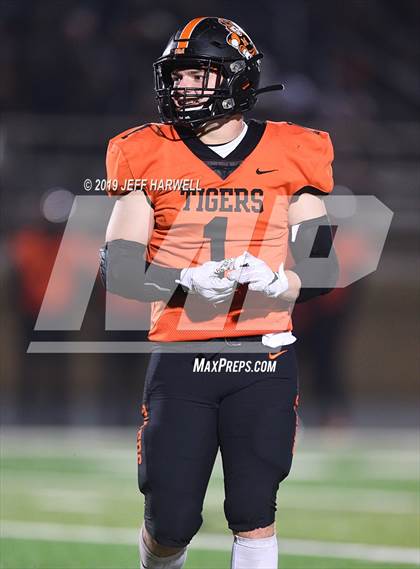 Thumbnail 3 in Washington vs. Perry (OHSAA D2 Regional Semifinal) photogallery.