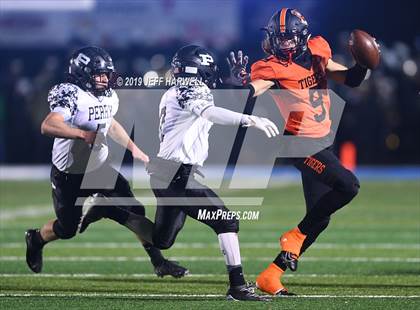 Thumbnail 1 in Washington vs. Perry (OHSAA D2 Regional Semifinal) photogallery.