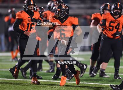 Thumbnail 3 in Washington vs. Perry (OHSAA D2 Regional Semifinal) photogallery.